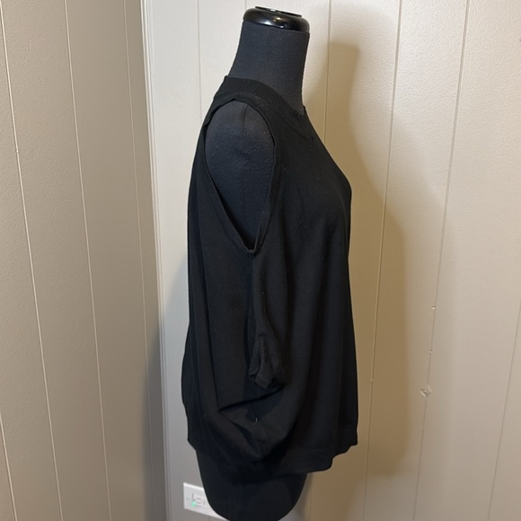 Central Park West New York Womens Small Black Bat Wing Cold Shoulder Sweater - Picture 4 of 7